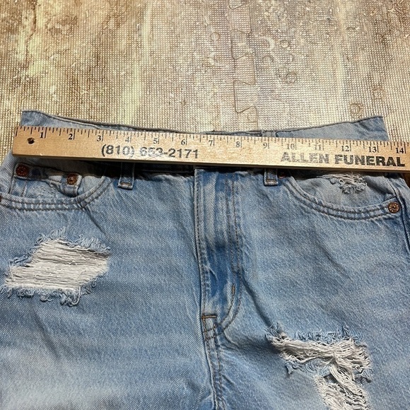 Aeropostale women’s mom jean, distressed look, light wash. Size 2. - Picture 6 of 11